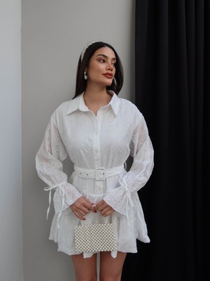 Esra Helvacı Brodeli Kemerli Mini Gömlek Elbise