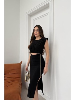 Neşeli Butik Kadın Siyah Bel Dekolteli Zincir Detaylı Yırtmaçlı Premium Midi Elbise NBELB09