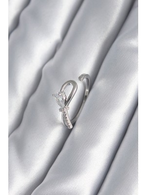 Clariss Pirinç Gümüş Renk Zirkon Taş Detay Kurdele Model Kadın Yüzük