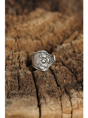 Clariss Otantik Çiçek Tasarımlı Ayarlamalı Kadın Yüzük