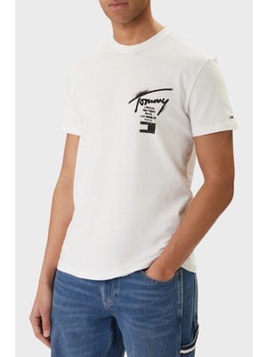Tommy Jeans Sırt Baskılı Pamuklu Regular Fit Bisiklet Yaka T Shirt Erkek T Shirt DM0DM22553 Ybl