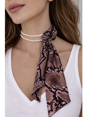 Modex Inci Detay Kahverengi Yılan Derisi Desen Fular Kolye