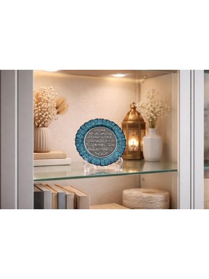 Ayetel Kürsi Dekoratif Çini Tabak – Duvara Asılabilir ve Standlı Masa Üstü Islami Dekor – Turkuaz Vitrin Süsü