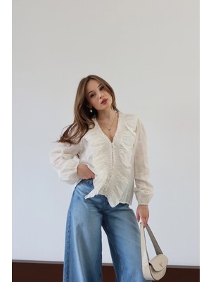 Volan Detaylı Bluz Ekru