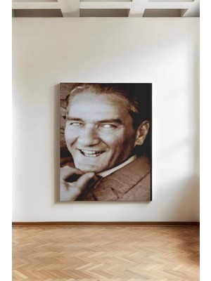 Kanvaspera Mustafa Kemal Atatürk Gülen Portesi - Kanvas Tablo - Tarihsel, Önderlik ve Cumhuriyet Duvar Dekorasyonu