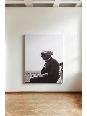 Kanvaspera Mustafa Kemal Atatürk Hava Gösterisi Izlerken – Kanvas Tablo – Cumhuriyet Çağı Duvar Dekorasyonu