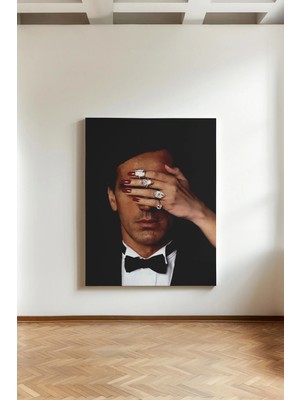 Kanvaspera Smokinli Adam ve Mücevherli El - Kanvas Tablo - Lüks ve Estetik Duvar Dekorasyonu
