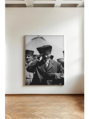 Kanvaspera Mustafa Kemal Atatürk El Sallıyor - Kanvas Tablo - Siyah Beyaz Duvar Dekorasyonu