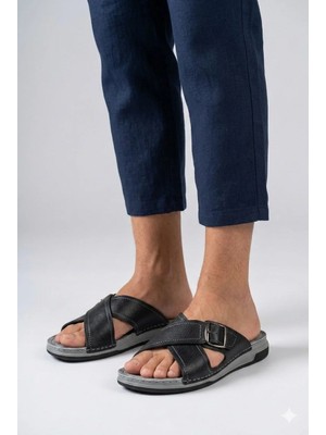 Benitto Kids Enova Suni Deri Çapraz Ayarlanabilir Tokalı Rahat Ev ve Dışarı Erkek Terliği BNT204