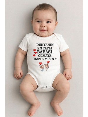 Sedirli Beyaz Kısa Kol Dünyanın En Tatlı Babası Olmaya Hazırmısın Temalı Baskılı Bebek Zıbın Bisiklet Yaka Unisex Body %100 Pamuk