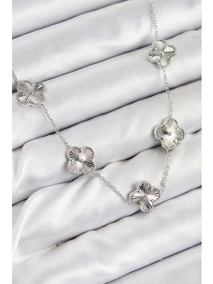 Pirinç Vıp Yonca Model Gümüş Renk Kadın Kolye