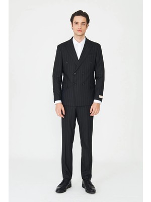 White Stone Siyah Ince Çizgili Sivri Yaka Kruvaze Modern Kesim Takım Elbise