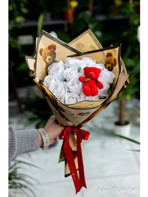 Aden Çiçek Evi Seni Seviyorum Temalı Beyaz Gül Ayıcık Buketi