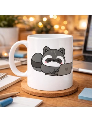 Nexgen Laptoplu Sevimli Rakun Desenli Porselen Kupa Model 114 – Ofis Için Eğlenceli Kahve Kupası , Ç