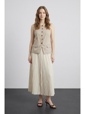 Yelek Detaylı Piliseli Vizon Elbise