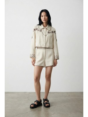 Nakış Detaylı Keten Ekru Şort