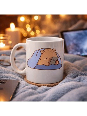 Nexgen Uyuyan Kapibara Tasarımlı Porselen Kupa Model 104 – Telefonlu Sevimli Desen , Kahve & Çay Kup