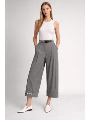 Kemer Aksesuarlı Pileli Bol Paça Gri Pantolon