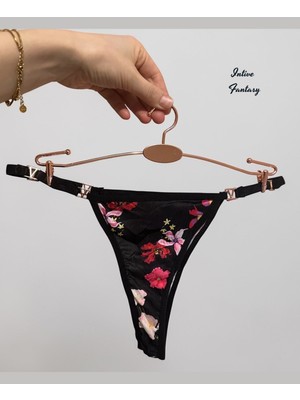 Intive Lingerie Intive Fantasy Siyah Üzerine Çiçek Desenli V Aksesuarlı Tasarım Tanga