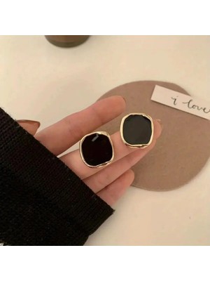 Eredka Siyah Taşlı Gold Çerçeveli Küpe