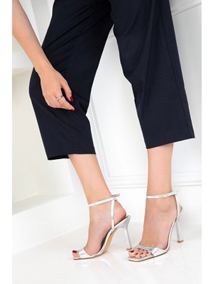 Shemard Jowin Gümüş Rugan Topuklu Bilekten Kemerli Ayakkabı