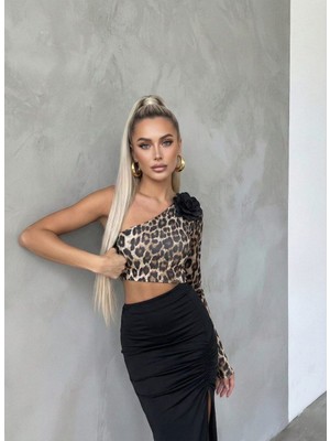 Aura Modist Leopar Desenli Tek Omuz Büstiyer ve Siyah Yırtmaçlı Büzgülü Etek Takımı L