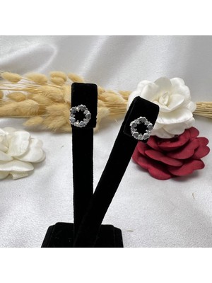 Victoria 925 Ayar Gümüş Kalp Figürlü Çelenk Küpe – Minimal Romantik Tasarım