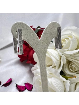 Victoria 925 Ayar Gümüş Dikdörtgen Formlu Taşlı Küpe – Modern ve Işıltılı Tasarım