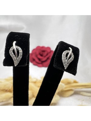 Victoria 925 Ayar Gümüş Taşlı Yaprak Küpe – Zirkon Taşlı Zarif Modern Kadın Küpe