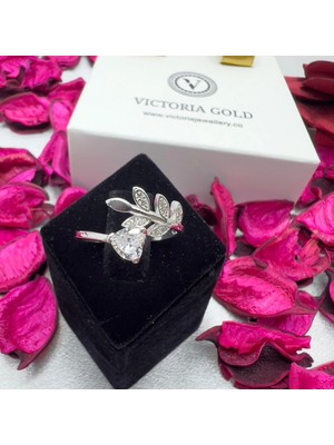Victoria 925 Ayar Gümüş Yaprak Figürlü Tektaş Yüzük – Zirkon Taşlı Zarif Kadın Yüzük