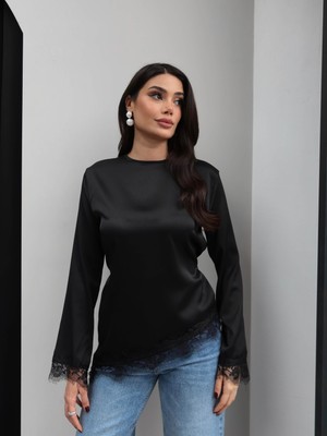 Esra Helvacı Dantel Detaylı Sırt Bağlamalı Saten Bluz