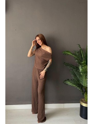 Belirtilmemiş Kadın Waffle Kumaş Kayık Yaka Crop Bluz Pantolon Takım — Rahat Şık Yazlık 2’li Takım