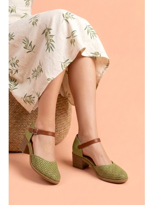 Analin Shoes Kadın Hakiki Deri Burnu Kapalı Delikli Sandalet