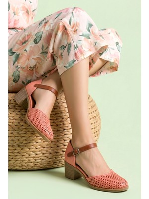 Analin Shoes Kadın Hakiki Deri Burnu Kapalı Delikli Sandalet