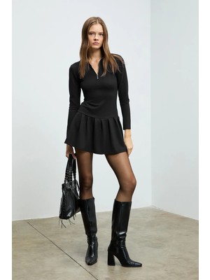 Grimelange ISANDRIA Kadın Polo Yakalı Önde Fermuar Detaylı Uzun Kollu Bele Oturan Eteği Pileli Mini Siyah Elbis