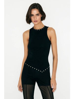 Grimelange FEVER Kadın Yuvarlak Yaka Etek Ucu Asimetrik Yapıştırma Taş Detaylı Esnek Siyah Bluz