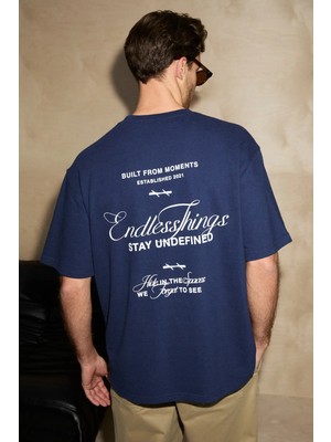 Grimelange AMANCIO Erkek Organik Pamuklu Baskı Ve Nakış Detaylı Bisiklet Yaka Oversıze Lacivert T-Shirt