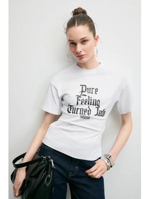 Grimelange LAVINYA Kadın Yumuşak Kumaşlı %100 Pamuk Baskı Detaylı Beyaz T-Shirt