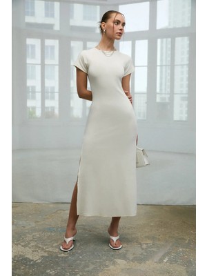 Grimelange POPART Kadın Yumuşak Ve Esnek Kumaşlı Bisiklet Yakalı Yırtmaç Detaylı Uzun Beyaz Elbise