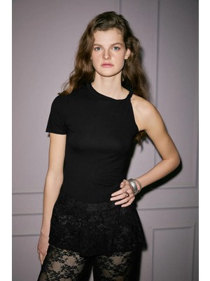 Grimelange ORIGINEL Kadın Yumuşak Ve Esnek Kumaşlı Omuzu Düğümlü Slim Fit Siyah T-Shirt