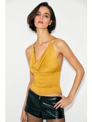 Grimelange RAPTURE Kadın Degaje Yaka Boyundan Bağlamalı Sırtı Açık Taş Detaylı Esnek Hardal Bluz