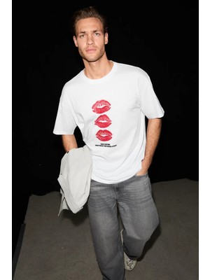 Grimelange GIANO Erkek Organik Pamuklu Bisiklet Yakalı Baskı Detaylı Oversıze Beyaz T-Shirt