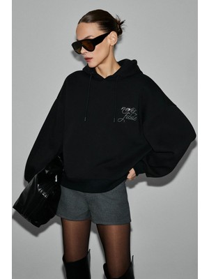 Grimelange ASTERELLE Kadın Pamuklu İçi Polarlı Oversize Kapüşonlu Sırtcı Patch Detaylı Siyah Sweatshirt