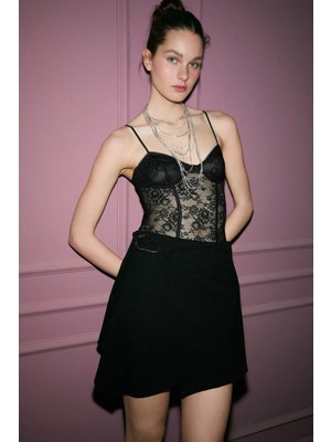 Grimelange UKELE Kadın Esnek Kumaşlı Yan Kapama Ve Toka Detaylı Mini Siyah Etek