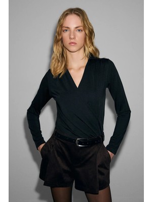 Grimelange Mıel Kadın Manşetli Kruvaze Yaka Büzgülü Uzun Kollu Esnek Kumaşlı Çıtçıtlı Siyah Bluz