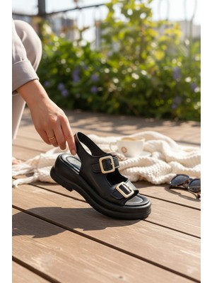 Enoch Kadın Gold Toka Detaylı Çift Bantlı Konforlu Yüksek Platform Sandalet