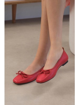 Mio Gusto Liv Kırmızı Renk Küt Burunlu Fiyonklu Kadın Babet