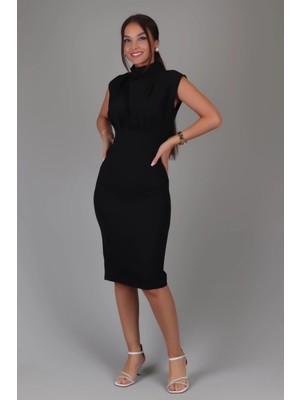 Sweetness Kadın Siyah Dik Yakalı Önü Pile Detaylı Elbise