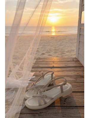 Enoch Kadın Çoklu Ince Çapraz Bantlı Konforlu Ekru Sandalet