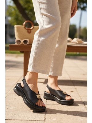 Enoch Kadın Gold Büyük Toka Detaylı Geniş Bantlı Platform Sandalet